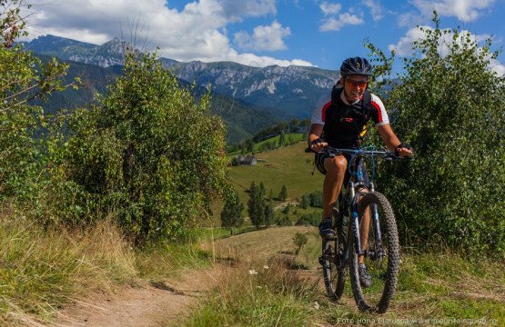 biking in magura, masivul piatra craiului cazare la westwand villas